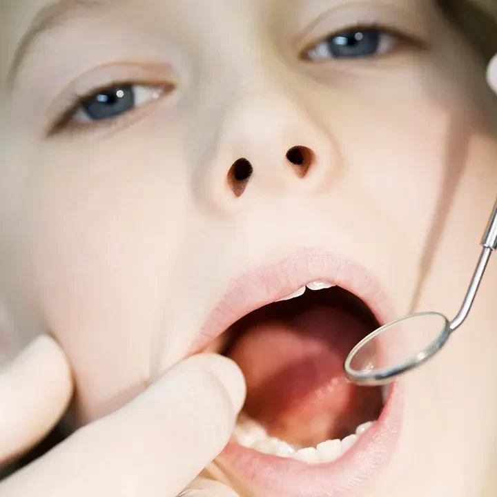 Dentist in Bayview Glen